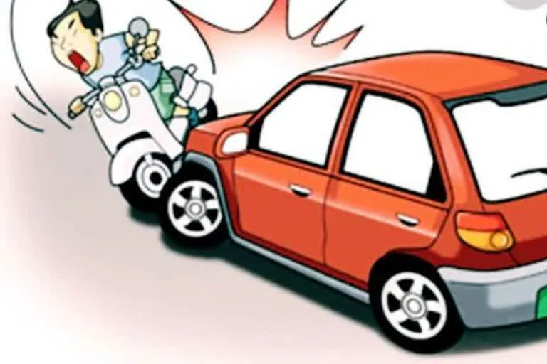 नैनीताल: पर्यटक की कार से बाइक में लगी टक्कर