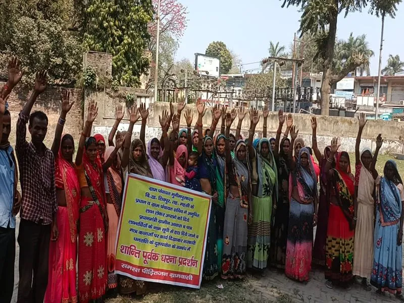 बहराइच: अपात्रों को मिल रहा आवास योजना का लाभ, प्रधान और VDO पर मिलीभगत का आरोप लगा महिलाओं ने किया प्रदर्शन 