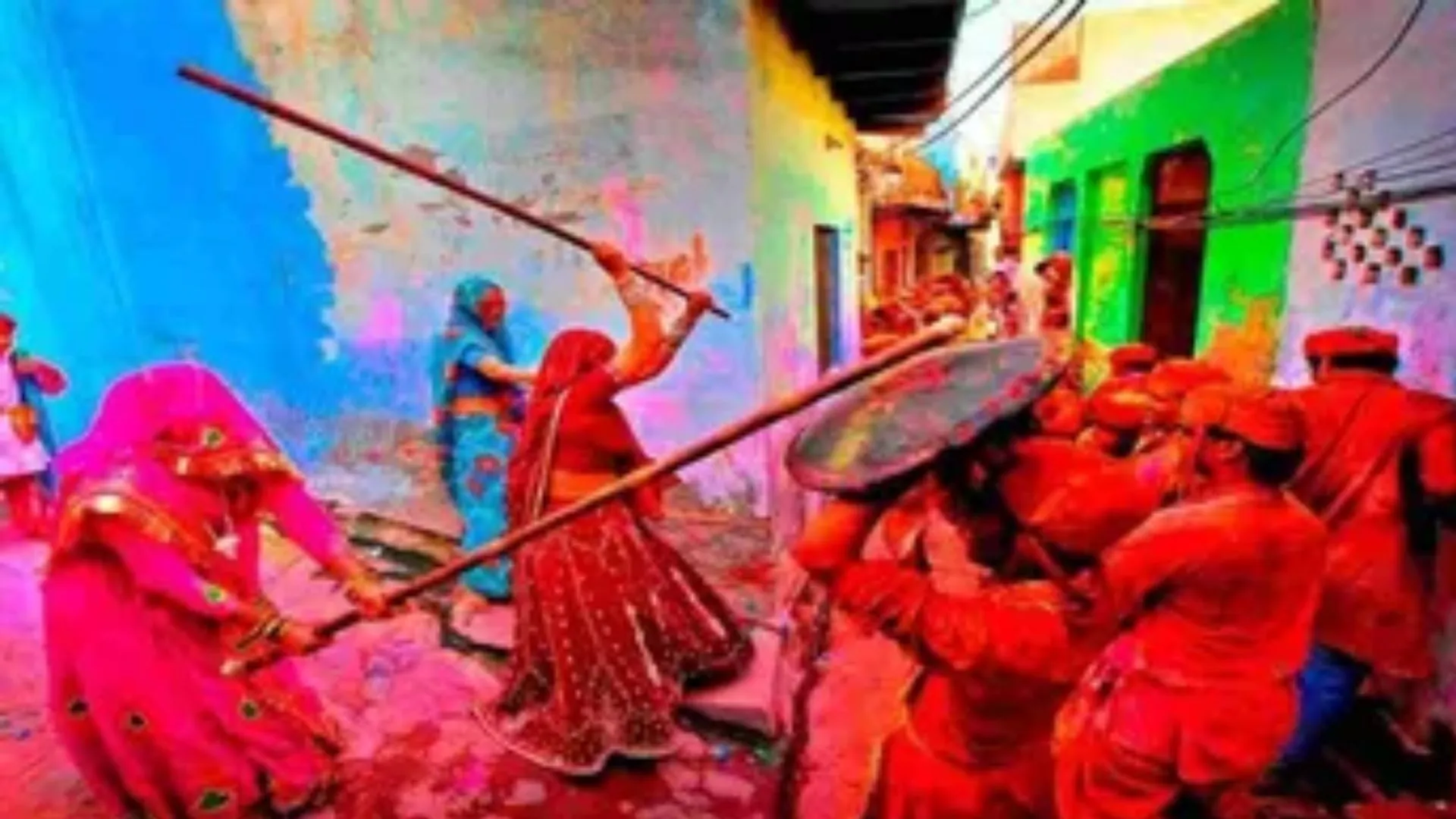 मथुरा : कई मायनों में अलग और अद्भुत है ब्रज की होली, चरम शबाब पर रहता रंगोत्सव का खुमार