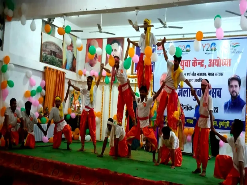 अयोध्या: नागरिकों में कर्तव्य की भावना पर युवाओं ने रखा अपना मनोभाव