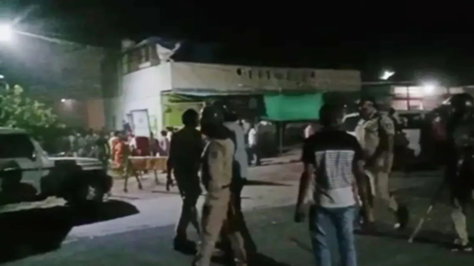 MP : युवती की मौत पर हंगामा, गोलीबारी और पथराव में एक युवक की मौत, 20 पुलिसकर्मी घायल 