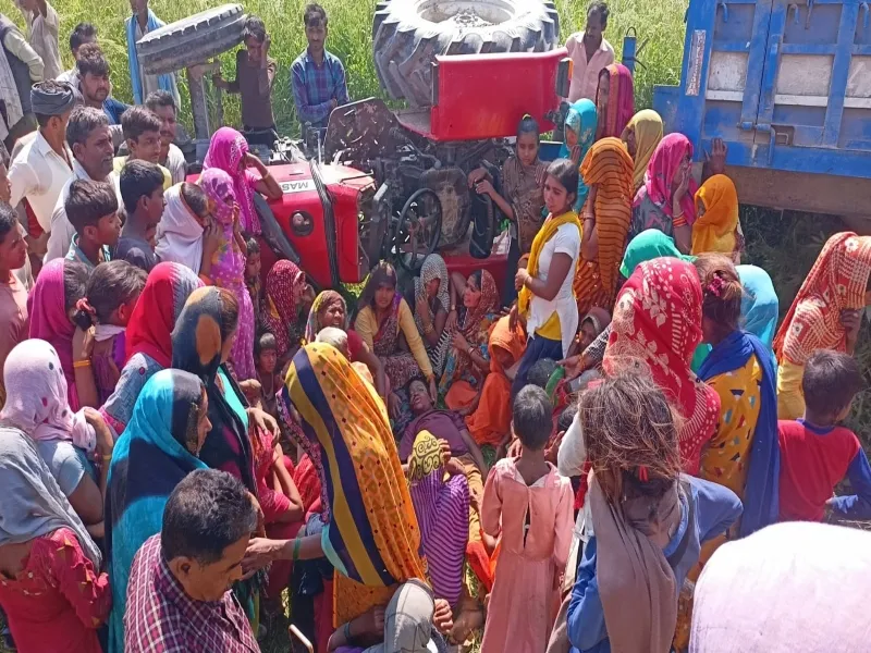 Bahraich Accident: अनियंत्रित ट्रैक्टर ट्रॉली पलटी, किशोर की मौत, दो घायल