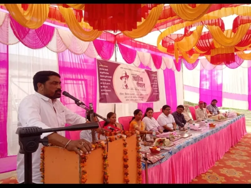 अयोध्या: साहित्य चौपाल में रचनाएं पेश कर कवियों ने जीता दिल 