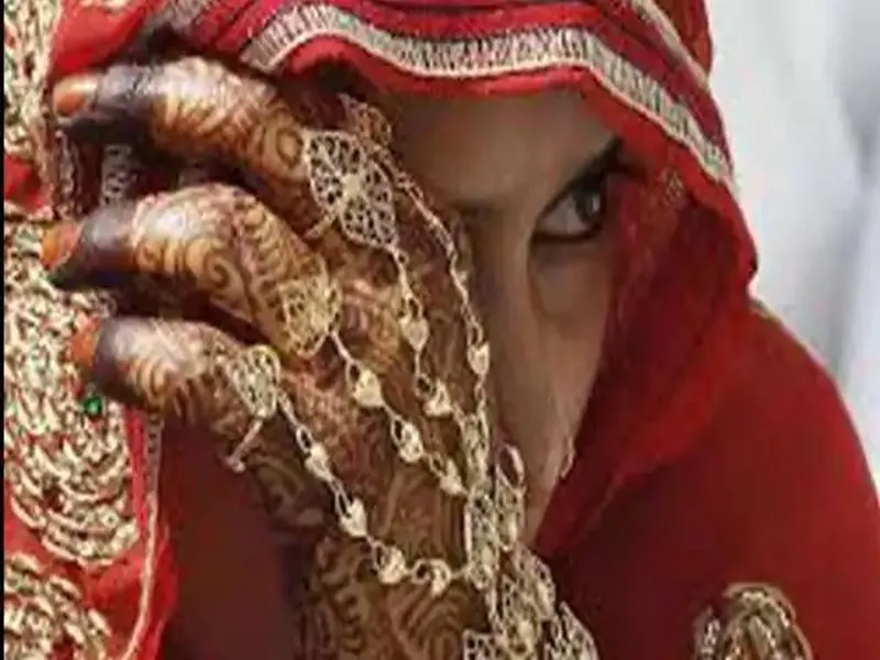 लखनऊ: हाथों में मेहंदी सजाए दुल्हन करती रही इंतजार, लेकिन दूल्हा लेकर नहीं आया बारात, जानें वजह