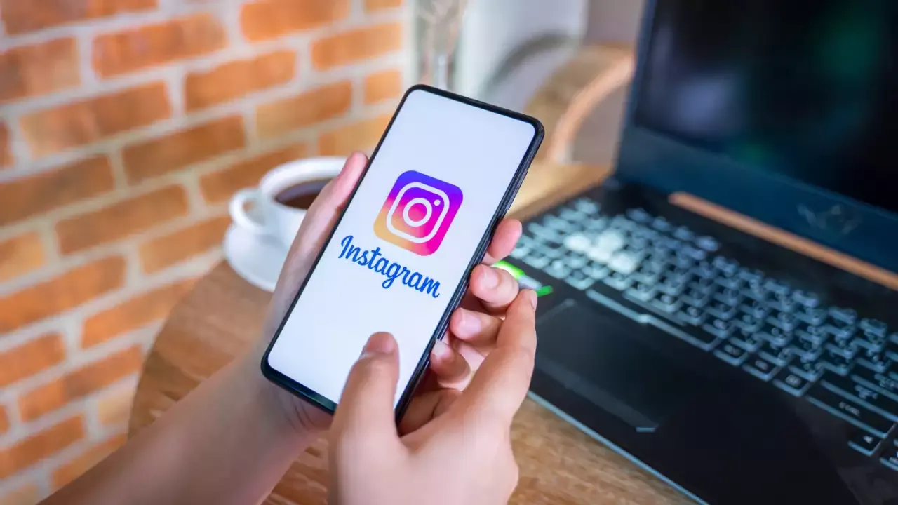 Instagram Down: गुरुवार को ठप हो गई Instagram की सेवाएं, हजारों यूजर्स परेशान