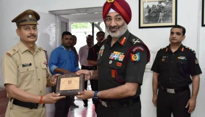 Banda News : उत्कृष्ट योगदान के लिए NCC ऑफीसर संतोष द्विवेदी को मिला सम्मान, पूरे प्रदेश में अकेले हुए चयनित