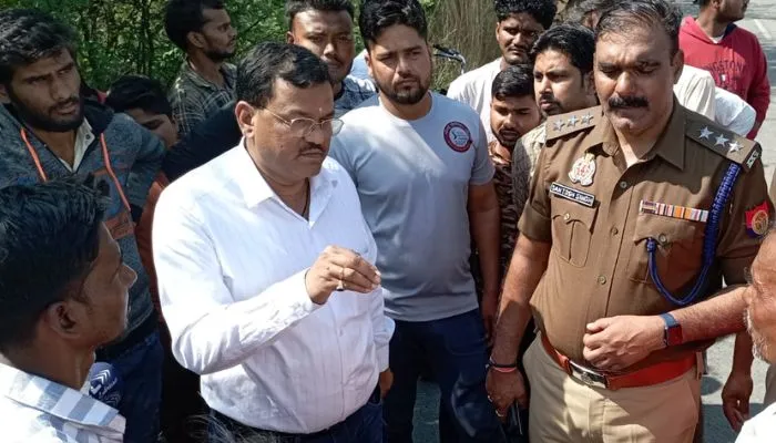 Accident In Unnao : हादसों से जिले की सड़कें हुई लाल, छह की मौत, ग्रामीणों ने किया हंगामा