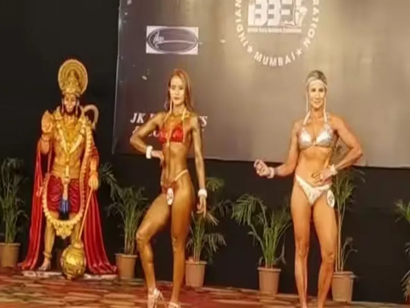 हनुमान जी की प्रतिमा के सामने हुआ 'बिकिनी शो' तो भड़के अखिलेश, Video ट्वीट कर बोले - 'भाजपाई धार्मिक मूर्तियों का अपमान न करें''