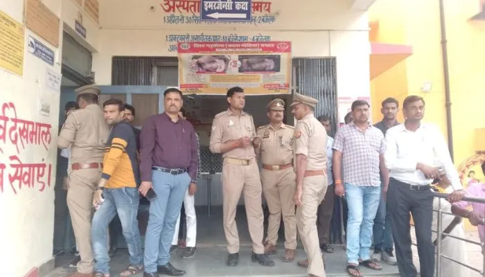 Auraiya News : घर में देशी बम बनाते समय फटने से हुआ विस्फोट, हादसे में दो किशोरी घायल