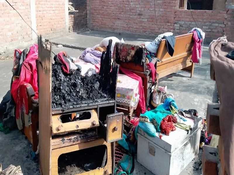 सुलतानपुर: अज्ञात कारणों से लगी आग, लाखों का नुकसान