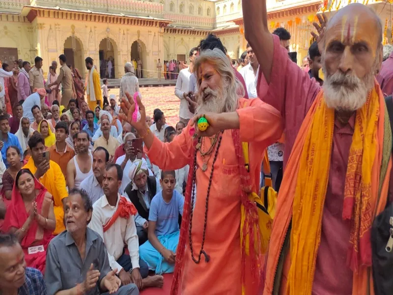अयोध्या: भये प्रगट कृपाला... कनक भवन व रामजन्मभूमि परिसर स्थित अस्थाई मंदिर में हुआ भगवान राम का जन्म