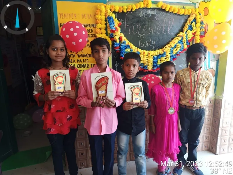 अयोध्या: आपाधापी के बीच परिषदीय विद्यालयों में हुआ रिजल्ट वितरण