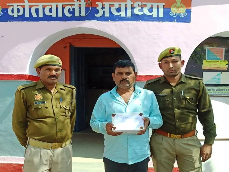 अयोध्या पुलिस के हाथ लगी बड़ी सफलता, सीतापुर के युवक से दो पिस्टल किया बरामद 