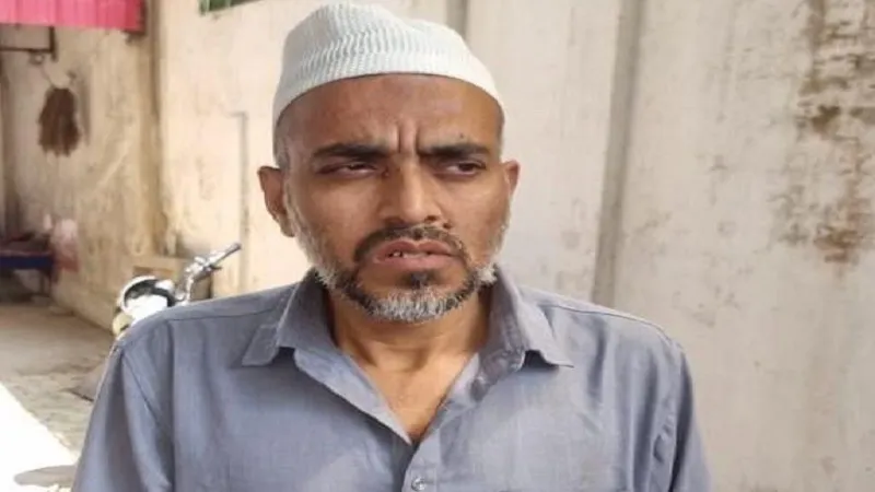 रामपुर : आजम खां के घर में लाल पोटली फेंकने वाला गिरफ्तार, पुलिस गार्द निलंबित