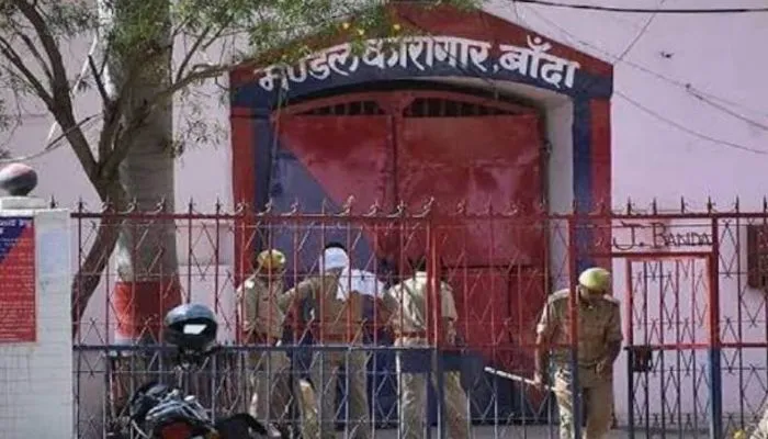 Banda News : Mukhtar Ansari की बैरक में डीएम-एसपी के पहुंचने पर मची खलबली, ढाई घंटे चला तलाशी अभियान
