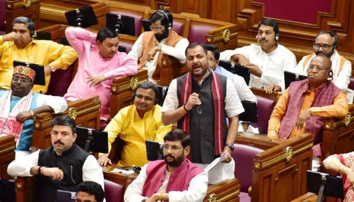विधानसभा में फिर गूंजा Banda-Kanpur वाया ललौली सड़क मार्ग का मुद्दा, कहा- लोक महत्व से जुड़े दोनों मुद्दों पर कार्रवाई की जाए