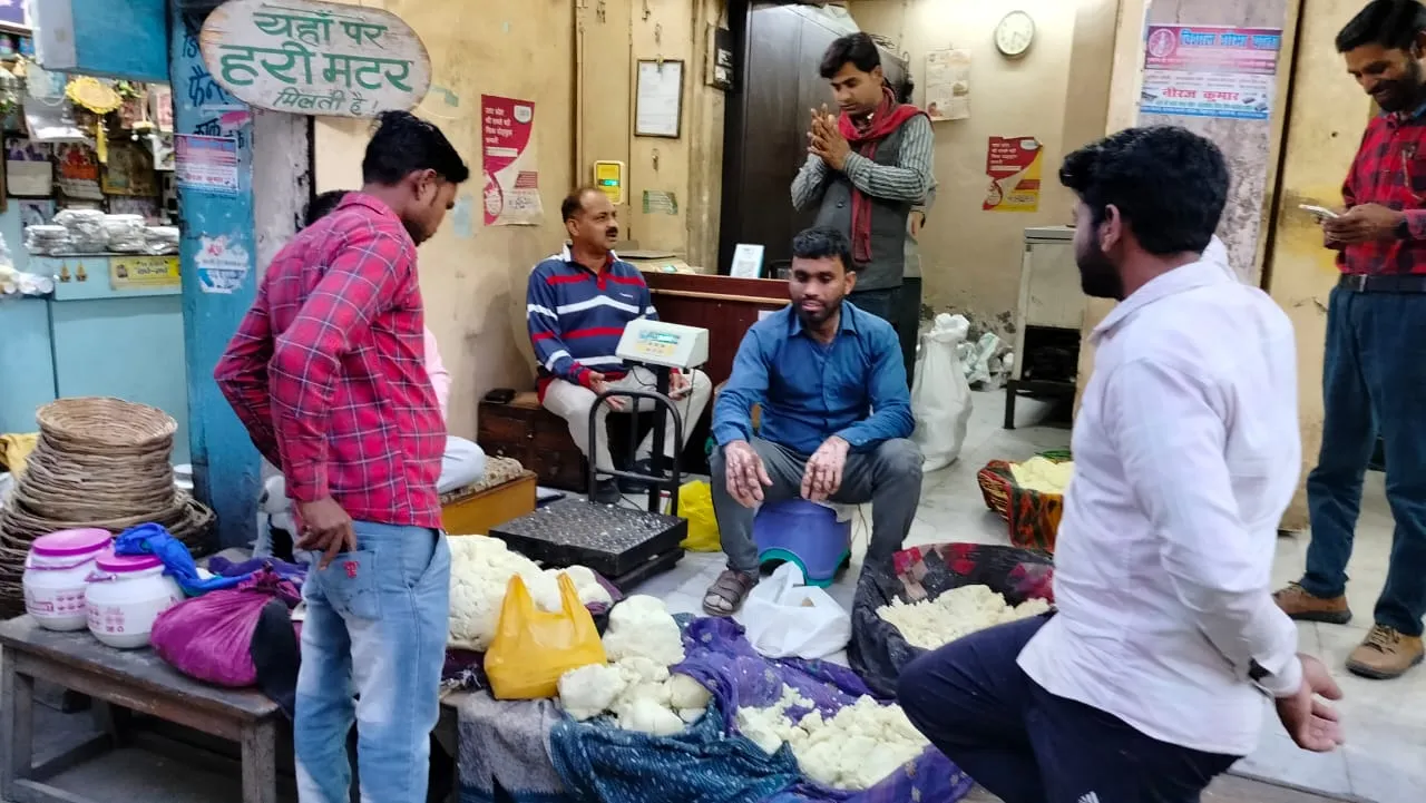 बरेली: त्योहारों पर कैसे करें असली मावा की पहचान, एक बूंद से खुल जाएगा सारा राज 