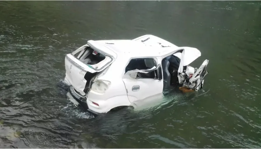 उत्तराखंड: हिमाचल-उत्तराखंड बॉर्डर के पास भीषण हादसा, कार सवार 4 व्यक्तियों की मौत 