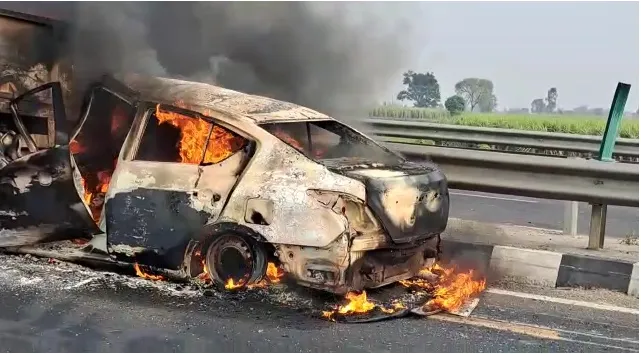 रुड़की: दिल्ली हरिद्वार हाईवे में आग का गोला बनी कार 