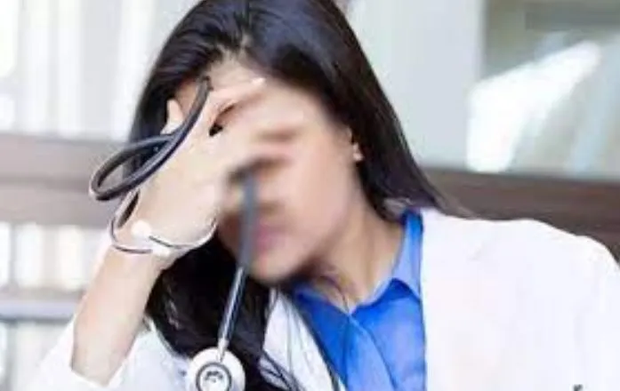 डॉक्टर के साथ बलात्कार करने, उसकी निर्वस्त्र तस्वीरें सोशल मीडिया पर डालने का आरोपी गिरफ्तार