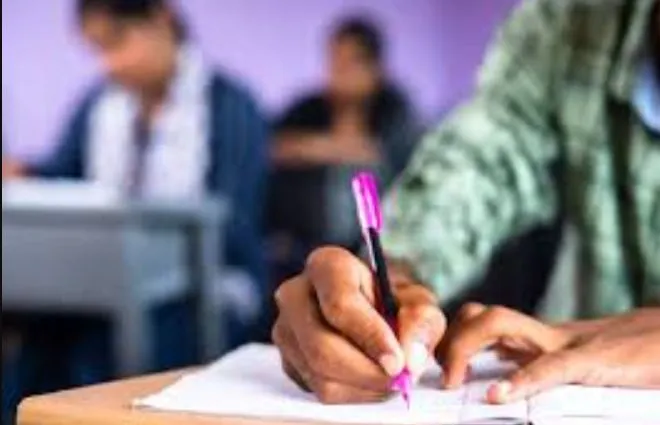 यूपी बोर्ड: कॉपियों के मूल्यांकन के दौरान मोबाइल पर रहेगी पाबंदी, जानें कब तक आएगा परिणाम?