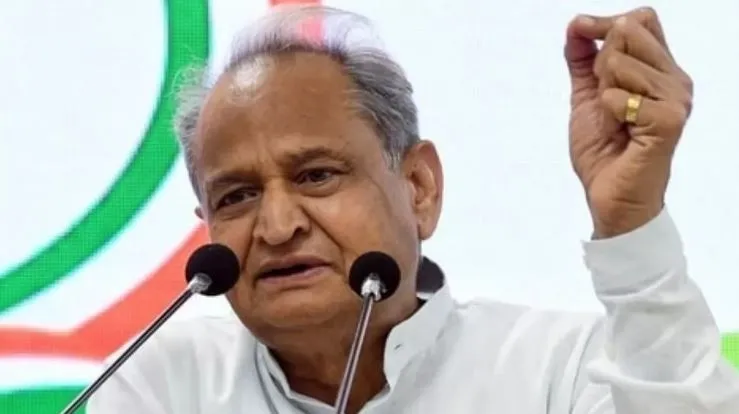 राजस्थान: भारतीय विद्यार्थी परिषद ने सीएम के काफिले को दिखाए काले झंडे, किया प्रदर्शन, छह हिरासत में