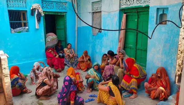 Chitrakoot News : गुस्से और आवेश ने ले ली हंसते-खेलते परिवार की बलि, एक साथ हुआ तीन शवों का अंतिम संस्कार