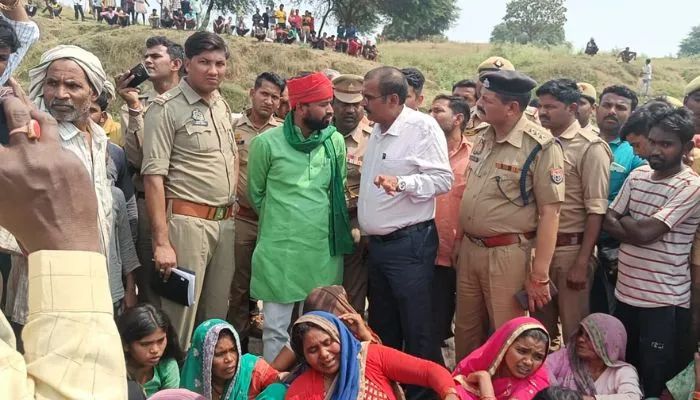 Chitrakoot News : बालू के अवैध खनन से बना मौत का कुंआ, निगल गया मासूम की जिंदगी, पांच पर FIR