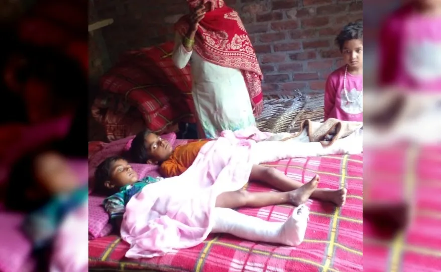 अमरोहा: खेल रहे बच्चों पर अचानक गिरी दीवार, सात घायल