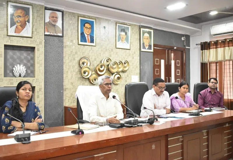 मुरादाबाद : शिकायतों का गुणवत्तापूर्ण समय से निस्तारण करें अधिकारी-जिलाधिकारी