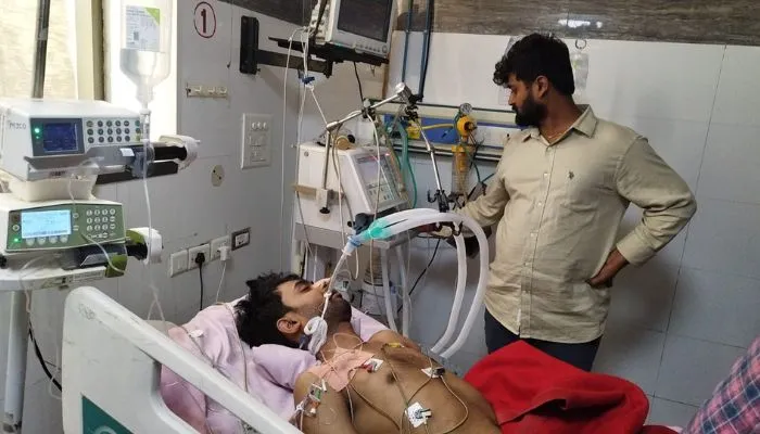 Etawah: जूनियर डॉक्टर ने इंजेक्शन लगाकर किया आत्महत्या का प्रयास, नोट में लिखा- इसका जिम्मेदार मैं स्वयं हूं 