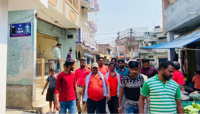 Farrukhabad News : किशोरी से छेड़छाड़ व मारपीट के विरोध में घेरी चौकी, रिपोर्ट नहीं लिखने का लगाया आरोप