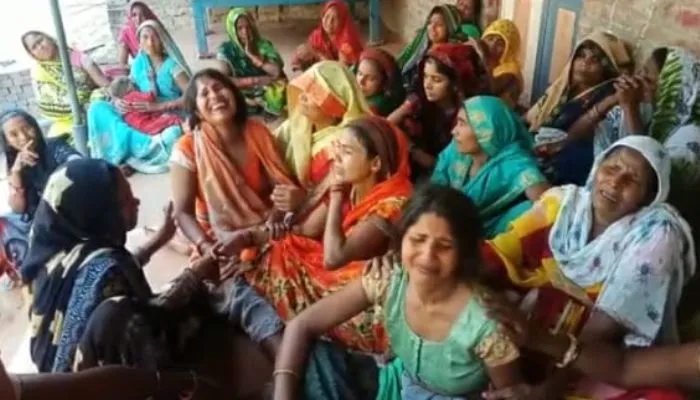 Fatehpur: गंगा नदी में स्नान करने गए दो किशोर डूबे, गोताखोरों ने एक को बचाया, शादी समारोह में शामिल होने आए थे