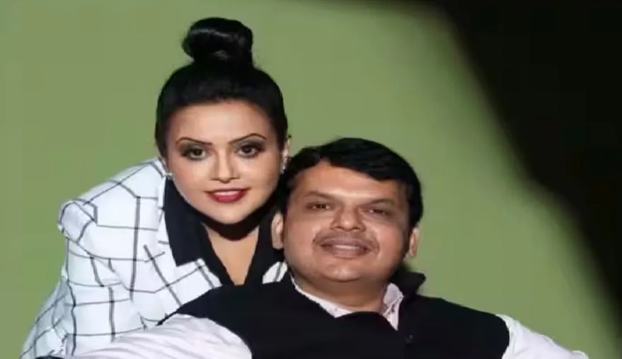 देवेंद्र फडणवीस की पत्नी को रिश्वत की पेशकश, पुलिस ने अदालत में कहा- उपमुख्यमंत्री थे निशाना