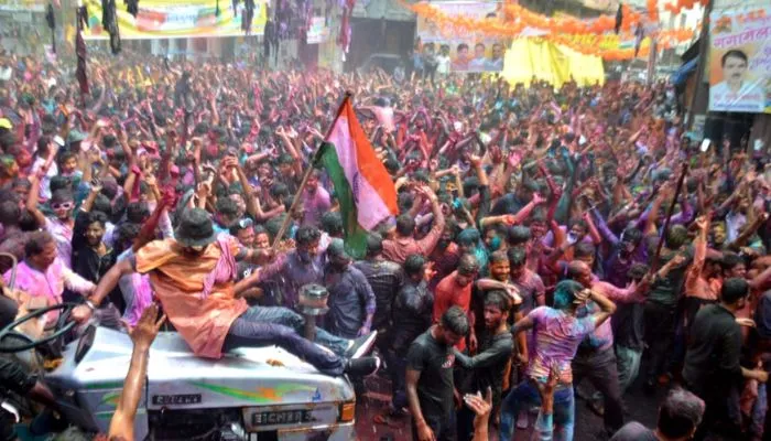 Ganga Mela 2023 : गंगा मेला में उड़ा गुलाल, सरोबोर हुए शहरवासी, आकर्षक रहा रंगों का ठेला