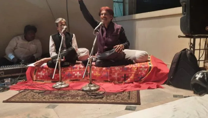 Kanpur News : Holi के त्यौहार पर 'स्मृति' संस्था की काव्य गोष्ठी सम्पन्न, कवियों और शायरों ने श्रोताओं का मन मोह लिया