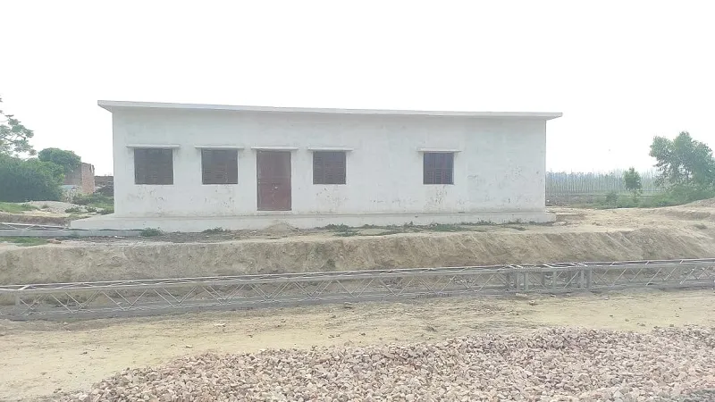 रामपुर: चौकीदारों को गन प्वाइंट पर लेकर बदमाशों ने रेलवे का पांच क्विंटल तांबा लूटा