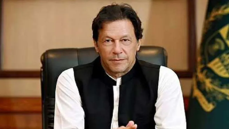 Pakistan: महिला जज को धमकी के मामले में इमरान खान के खिलाफ जारी गिरफ्तारी वारंट पर रोक 