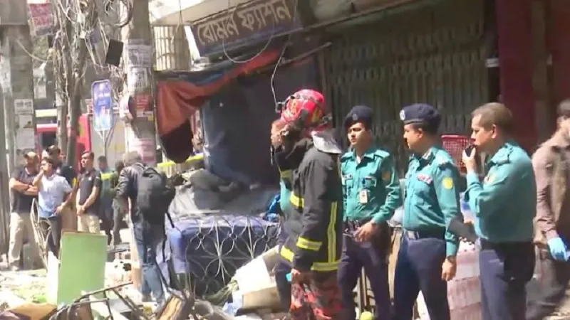 Bangladesh: ढाका के साइंस लैब में आग लगने से तीन की मौत, 14 लोग झुलसे