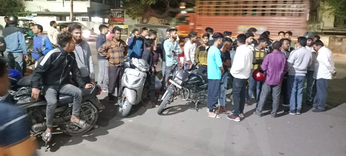 हल्द्वानी: BJP के पूर्व पार्षद पर तानी पिस्टल, आरोपियों की गिरफ्तारी से नाराज कोतवाली का किया घेराव 