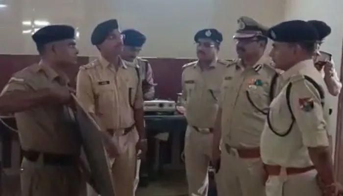 Kanpur Central Station का RPF IG रविंद्र वर्मा ने किया निरीक्षण, कहा- सीसीटीवी कैमरो की संख्या में और होगी बढ़ोतरी
