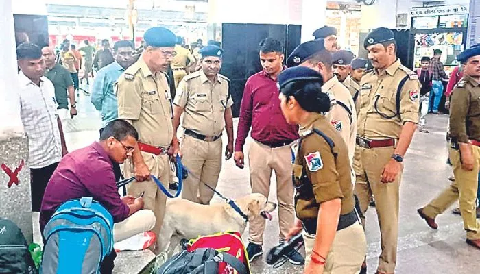 Holi त्यौहार को लेकर Kanpur Central पर RPF ने चलाया सघन चेकिंग अभियान, सहेली टीम भी सक्रिय