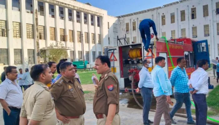 Kanpur Fire : शॉर्ट सर्किट से मेडिकल कॉलेज की लाइब्रेरी में लगी आग, दमकल विभाग ने आग पर पाया काबू