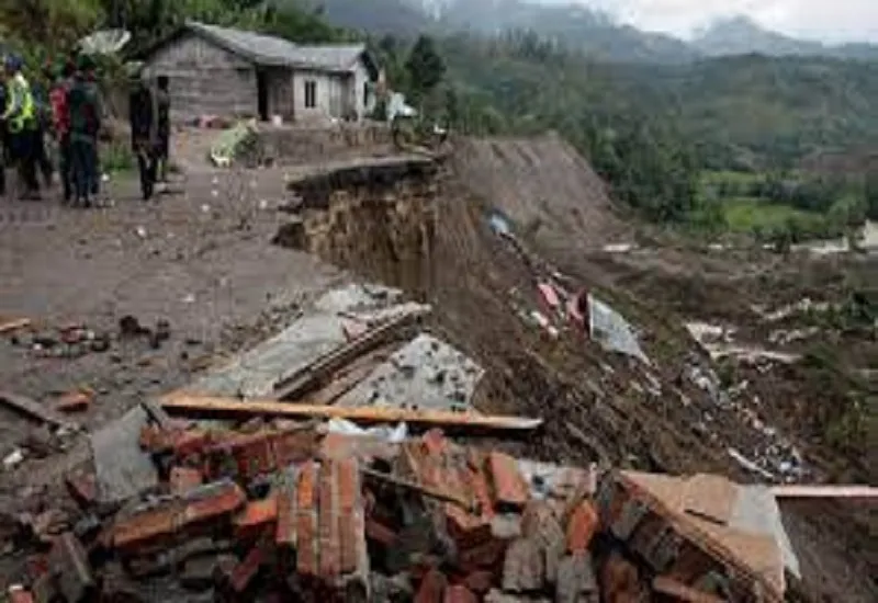 Landslide in Indonesia : इंडोनेशिया में भूस्खलन से 10 लोगों की मौत, मृतकों की संख्या बढ़ने की आशंका 
