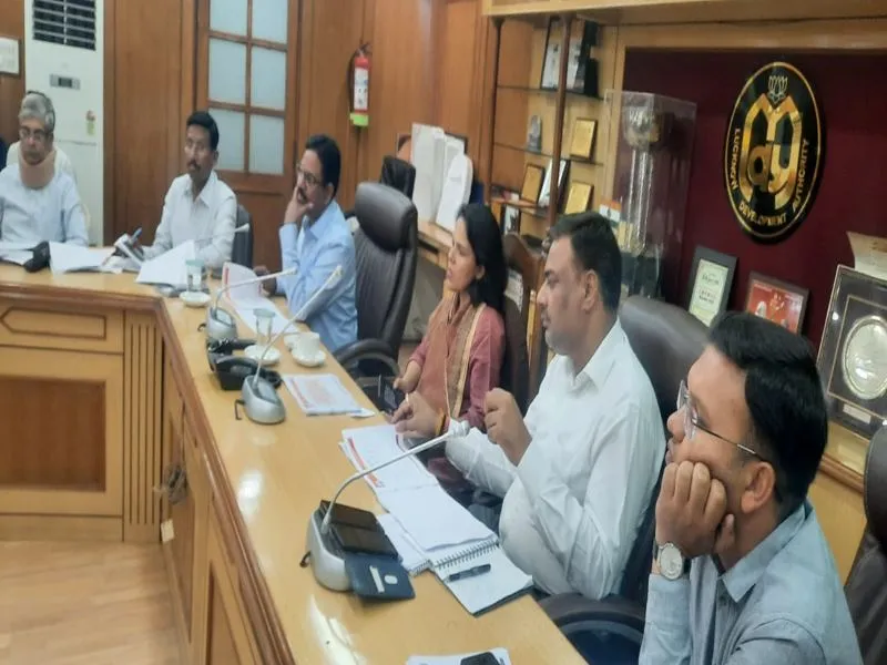 लखनऊ: ऑनलाइन फ्लैटों की बिक्री से दोगुनी हुई आय, मंडलायुक्त ने एलडीए के कार्यों की समीक्षा कर जानी प्रगति
