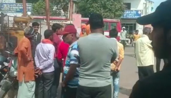  Mahoba News : युवक की संदिग्ध परिस्थितियों में मौत, परिजनों ने लगाया हत्या का आरोप 