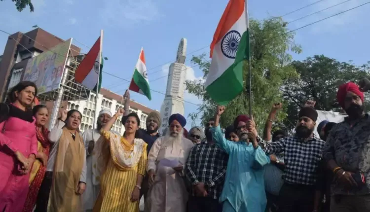 तिरंगा की शान में सिख समाज के लोगों ने किया मार्च