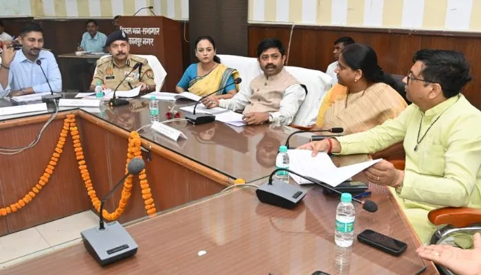 कानपुर में औद्योगिक विकास मंत्री नंद गोपाल नंदी बोलें- उद्यमी प्रदेश को देंगे ऊंची उड़ान, 33 लाख करोड़ का करार