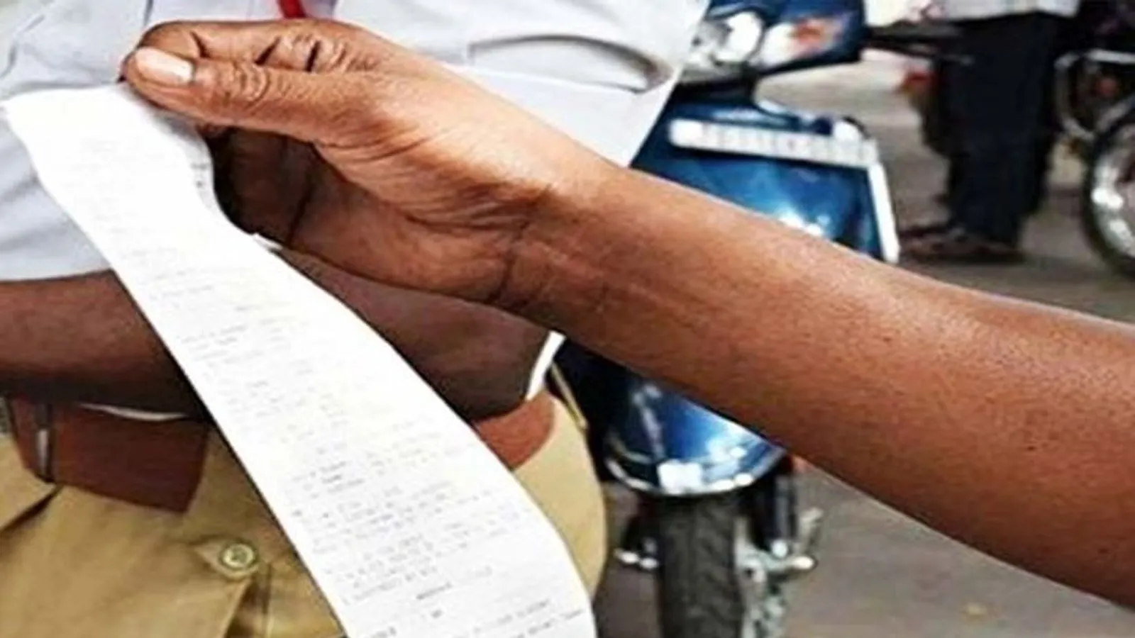 बाजपुर: छह डंपरों पर तीन लाख रुपये का चालान 