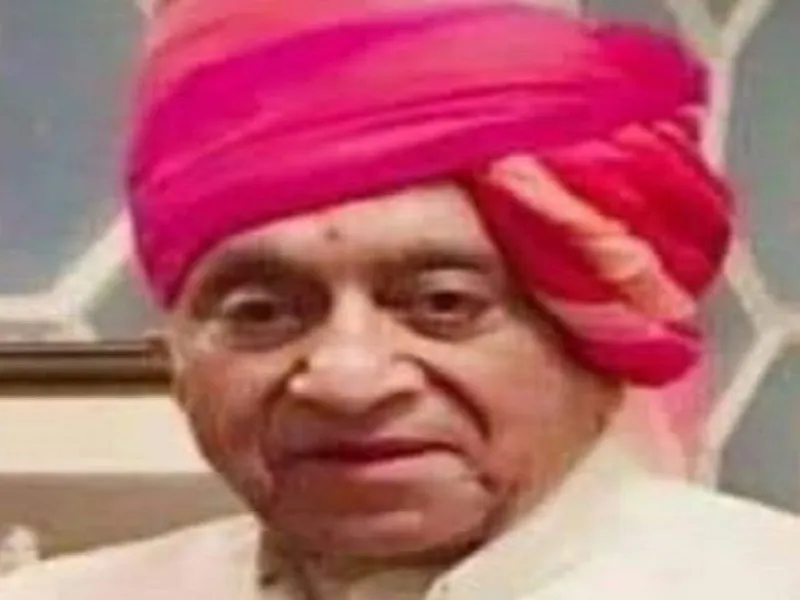 रामपुर : समथर के महाराज रणजीत सिंह जूदेव के निधन पर झुकाया शाही ध्वज